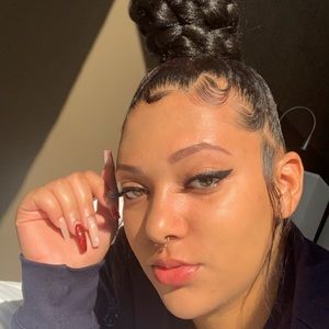 Meet your Posher, Jade